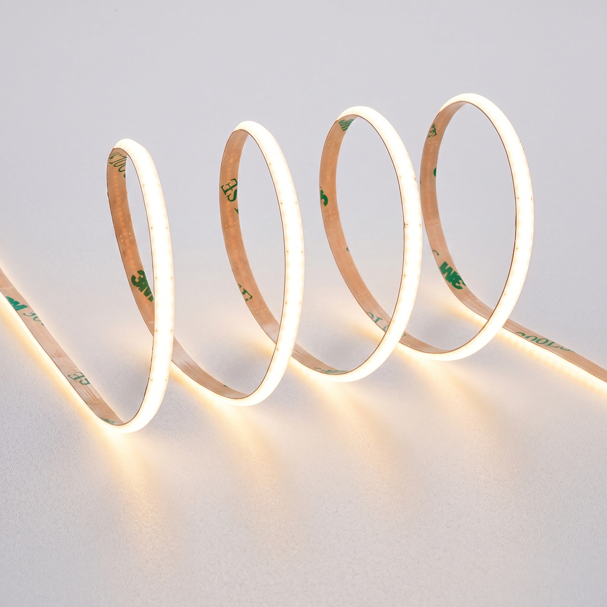 COB LED лента крупным планом — однородная линия свечения